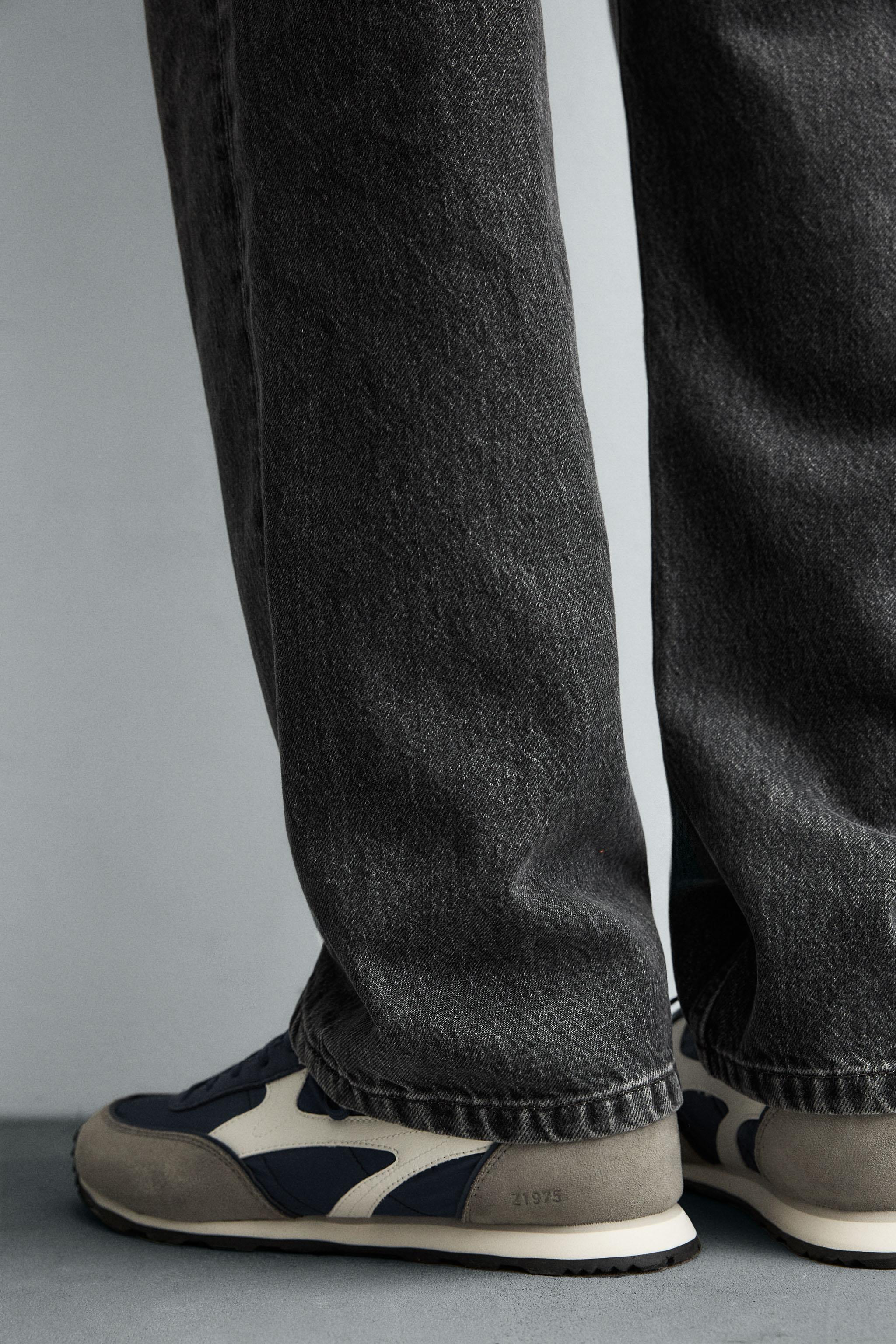 RETRO STYLE SNEAKERS